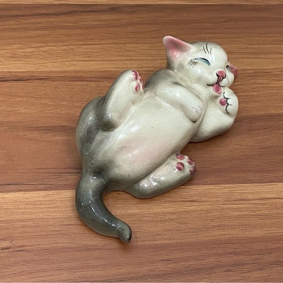 Vintage Gray & White Tabby Cat Porcelain Happy Sleeping Cat Figurine - Picture 4 of 13